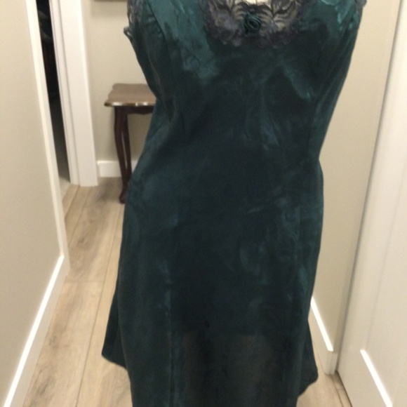 Silk and Satin ,  Beautiful dark green nightdress - Picture 2 of 9